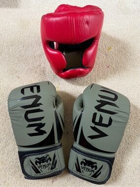 Venum Olive Green Boxing Gloves Top King Headgear Boxing Muay Thai MMA